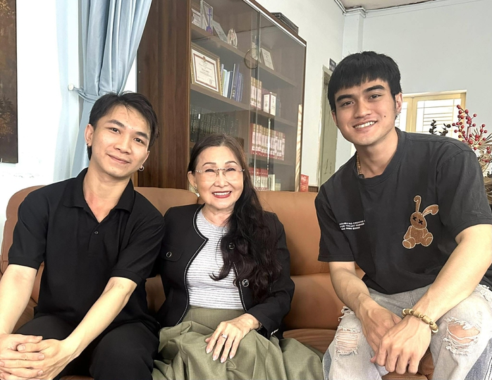 Nghệ sĩ tề tựu chúc mừng Tọa đàm "Kỳ nữ Kim Cương với thoại kịch miền Nam" - Ảnh 6.