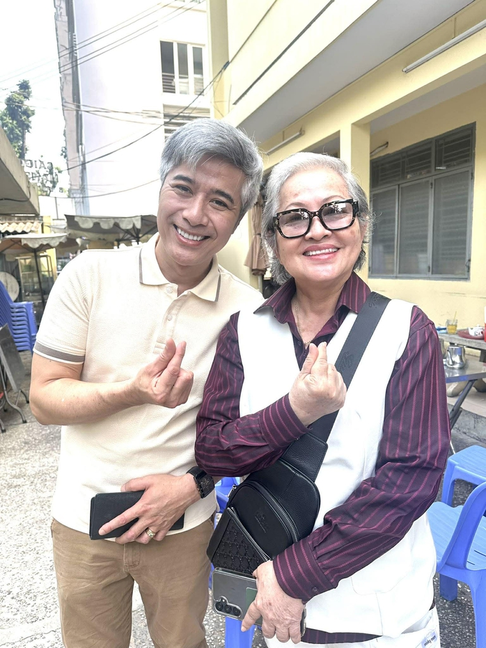 Nghệ sĩ tề tựu chúc mừng Tọa đàm "Kỳ nữ Kim Cương với thoại kịch miền Nam" - Ảnh 3.