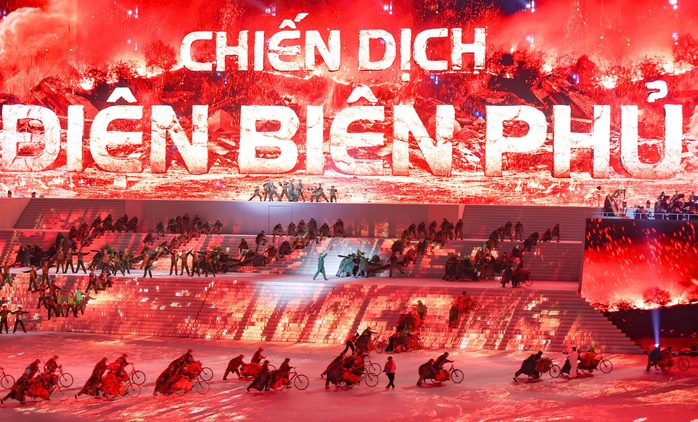 Tổng B&iacute; thư T&ocirc; L&acirc;m dự chương tr&igrave;nh nghệ thuật đặc biệt "Dưới l&aacute; cờ vẻ vang của Đảng" - Ảnh 15.