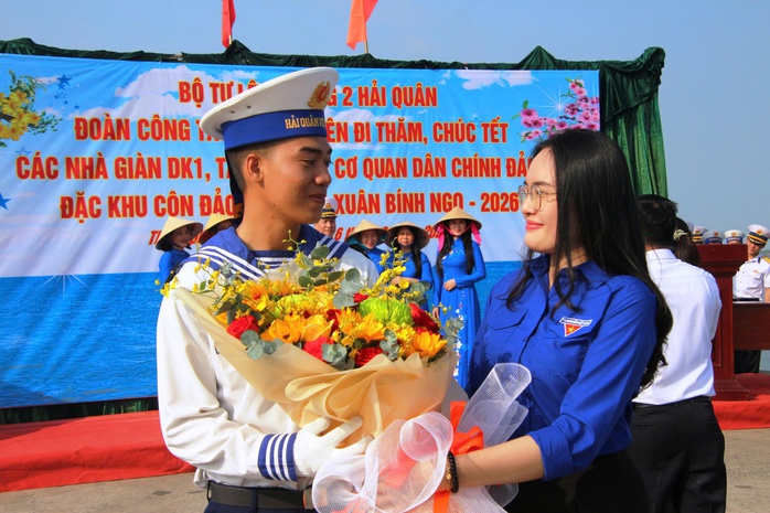 CUỘC THI VIẾT &ldquo;CHỦ QUYỀN QUỐC GIA BẤT KHẢ X&Acirc;M PHẠM&rdquo;: Tết đến sớm với l&iacute;nh nh&agrave; gi&agrave;n - Ảnh 1.