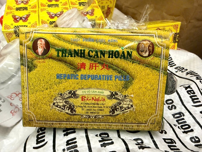 C&ocirc;ng an TPHCM bắt nh&oacute;m b&iacute; mật sản xuất vi&ecirc;n ho&agrave;n m&agrave;u đen  - Ảnh 2.