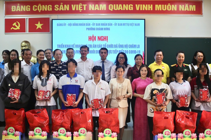 Phường Ch&aacute;nh Hưng tiếp tục chăm lo 83 trẻ mồ c&ocirc;i do dịch Covid-19 - Ảnh 3.
