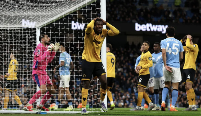 T&acirc;n binh Semenyo tỏa s&aacute;ng, Man City trở lại đường đua Ngoại hạng - Ảnh 4.