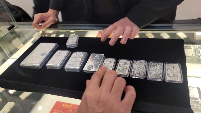 Cơn sốt bạc 2026: Đầu tư thông minh hay mạo hiểm lớn? - Ảnh 1. Cơn sốt bạc 2026: Đầu tư thông minh hay mạo hiểm lớn? - Ảnh 1.