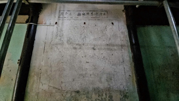 Hé lộ bí ẩn về bức họa cổ ở công trình triều Nguyễn vừa được phát hiện - Ảnh 1. Hé lộ bí ẩn về bức họa cổ ở công trình triều Nguyễn vừa được phát hiện - Ảnh 1.