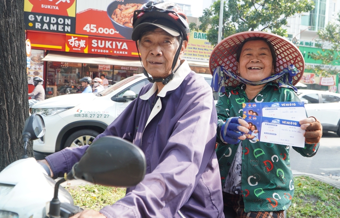 Mang tết về nh&agrave; - Ảnh 3.