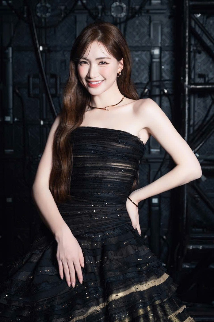 Tiết lộ l&yacute; do H&ograve;a Minzy như 'ngồi tr&ecirc;n đống lửa', chấp nhận b&ugrave; lỗ l&agrave;m Concert  - Ảnh 4.