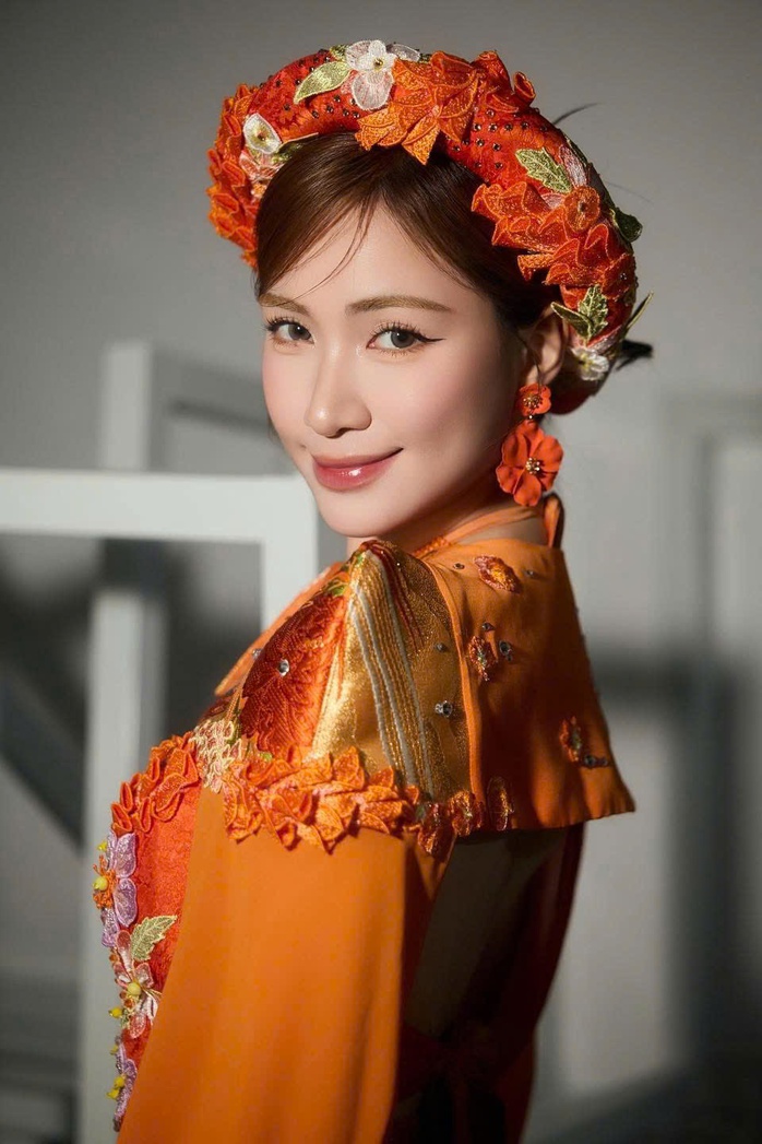 Tiết lộ l&yacute; do H&ograve;a Minzy như 'ngồi tr&ecirc;n đống lửa', chấp nhận b&ugrave; lỗ l&agrave;m Concert  - Ảnh 1.