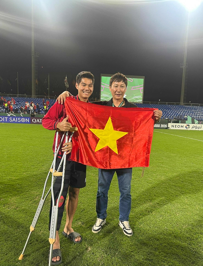 HLV Kim Sang-sik tiết lộ l&iacute; do gi&uacute;p U23 Việt Nam thắng H&agrave;n Quốc - Ảnh 3.