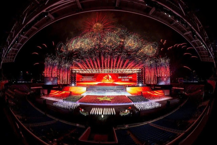 Tổng B&iacute; thư T&ocirc; L&acirc;m dự chương tr&igrave;nh nghệ thuật đặc biệt "Dưới l&aacute; cờ vẻ vang của Đảng" - Ảnh 20.