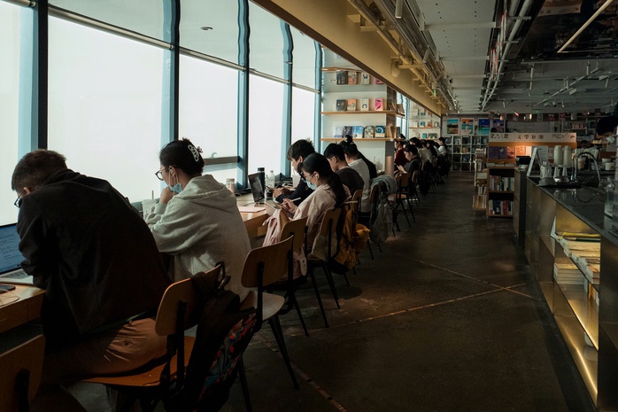 Th&agrave;nh phố Th&acirc;m Quyến v&agrave; văn h&oacute;a đọc kh&ocirc;ng ngủ giữa l&ograve;ng Trung Quốc - Ảnh 4.