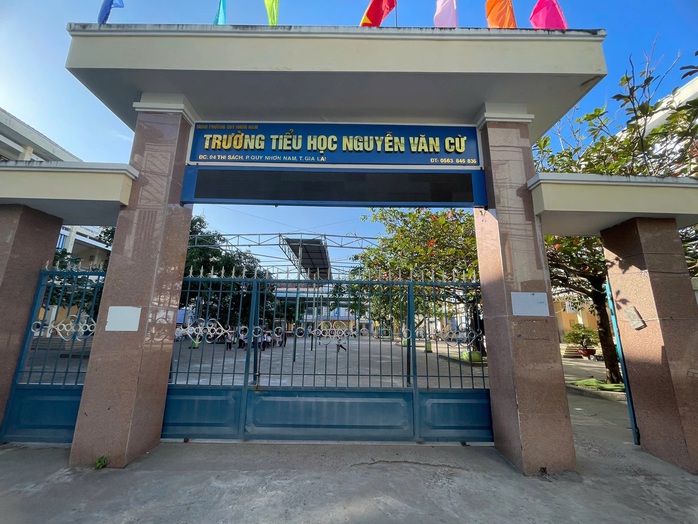 Tạm đ&igrave;nh chỉ gi&aacute;o vi&ecirc;n bị tố sửa b&agrave;i kiểm tra, &ldquo;d&igrave;m&rdquo; điểm h&agrave;ng loạt học sinh - Ảnh 1.