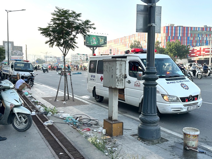 Tai nạn giao th&ocirc;ng nghi&ecirc;m trọng ở đường Cộng H&ograve;a , TPHCM khiến 1 người tử vong - Ảnh 1.