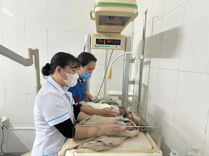 Chuyến xe xuy&ecirc;n đ&ecirc;m trở th&agrave;nh &ldquo;ph&ograve;ng sinh&rdquo; đặc biệt ở Huế - Ảnh 2.