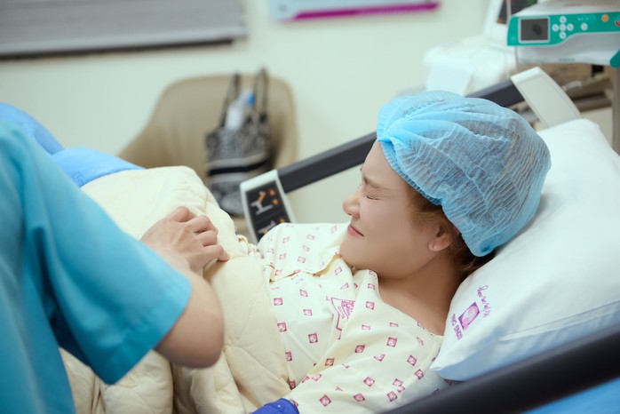 Nh&atilde; Phương sinh con thứ ba, Trường Giang bật kh&oacute;c - Ảnh 1.