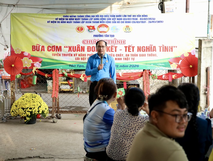 “Bữa cơm Xuân đoàn kết – Tết nghĩa tình” nơi xóm trọ công nhân - Ảnh 7.