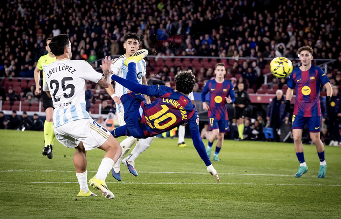 H&agrave;ng c&ocirc;ng b&ugrave;ng nổ, Barcelona so&aacute;n ng&ocirc;i đầu La Liga từ tay Real Madrid - Ảnh 5.