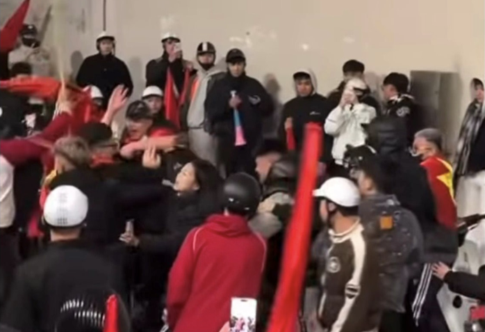 Nhóm nam thanh niên bị Bắt vì tấn công quấy rối người khác khi đi bão - Ảnh 1. Nhóm nam thanh niên bị Bắt vì tấn công quấy rối người khác khi đi bão - Ảnh 1.