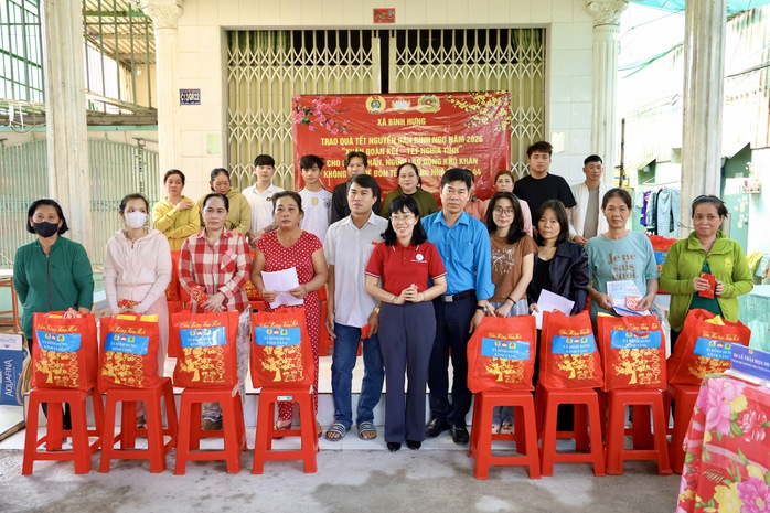 Chăm lo Tết Nguy&ecirc;n đ&aacute;n  B&iacute;nh Ngọ, tiếp sức c&ocirc;ng nh&acirc;n, lao động kh&oacute; khăn - Ảnh 1.