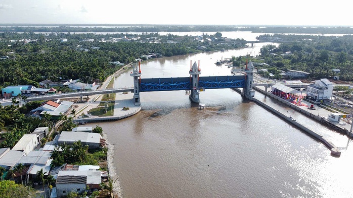 Sớm ứng ph&oacute; với hạn, mặn - Ảnh 1.