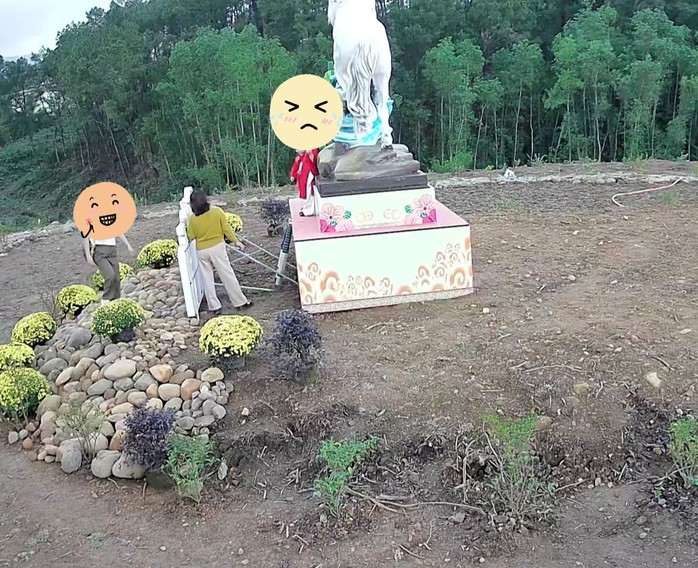 X&atilde; "than trời" trước h&agrave;nh vi check in "kh&ocirc;ng thể chấp nhận" ở đồi Chu&ocirc;ng Gi&oacute; - Ảnh 1.