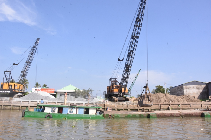 C&ocirc;ng an Đồng Th&aacute;p ph&aacute;t hiện 5 vụ vận chuyển c&aacute;t lậu trong đ&ecirc;m - Ảnh 2.