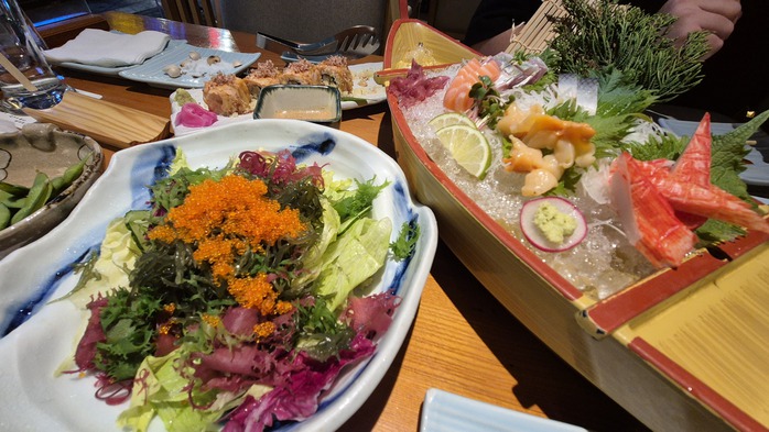 Quán ăn , cà phê TPHCM đông nghẹt trước Tết: Nguyên nhân và xu hướng tiêu dùng - Ảnh 3. Quán ăn , cà phê TPHCM đông nghẹt trước Tết: Nguyên nhân và xu hướng tiêu dùng - Ảnh 3.