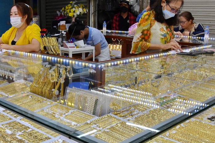 Độc quyền mua - b&aacute;n v&agrave;ng miếng g&acirc;y biến động lớn về gi&aacute;, Ng&acirc;n h&agrave;ng Nh&agrave; nước n&oacute;i g&igrave;? - Ảnh 1.