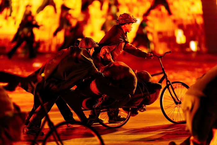 Th&agrave;nh c&ocirc;ng của "Dưới l&aacute; cờ vẻ vang của Đảng" l&agrave; lời đ&aacute;p cho mu&ocirc;n v&agrave;n c&acirc;u hỏi  - Ảnh 14.