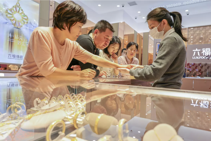 V&agrave;ng lập đỉnh do mua r&ograve;ng tăng đột biến - Ảnh 1.