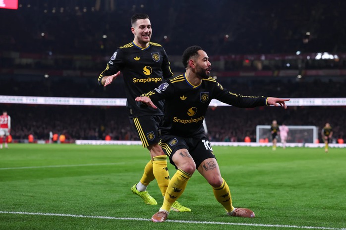 Man Utd trả gi&aacute; đắt cho chiến thắng trước Arsenal - Ảnh 1.