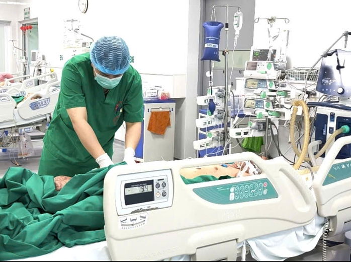 Não mô cầu gây nguy kịch, dễ nhầm với liên cầu khuẩn lợn Nguy kịch do não mô cầu, biểu hiện dễ nhầm liên cầu khuẩn lợn - Ảnh 1.