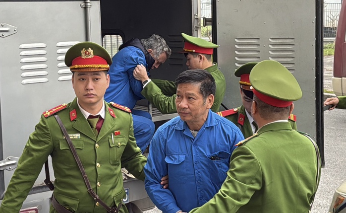 Cựu Chủ tịch Tổng c&ocirc;ng ty Xi măng Việt Nam hầu t&ograve;a v&igrave; sai phạm t&agrave;i ch&iacute;nh - Ảnh 2.