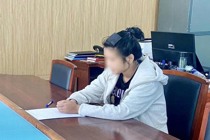 C&ocirc; g&aacute;i livestream x&uacute;c phạm CSGT bị xử phạt tại gia Lai - Ảnh 1.