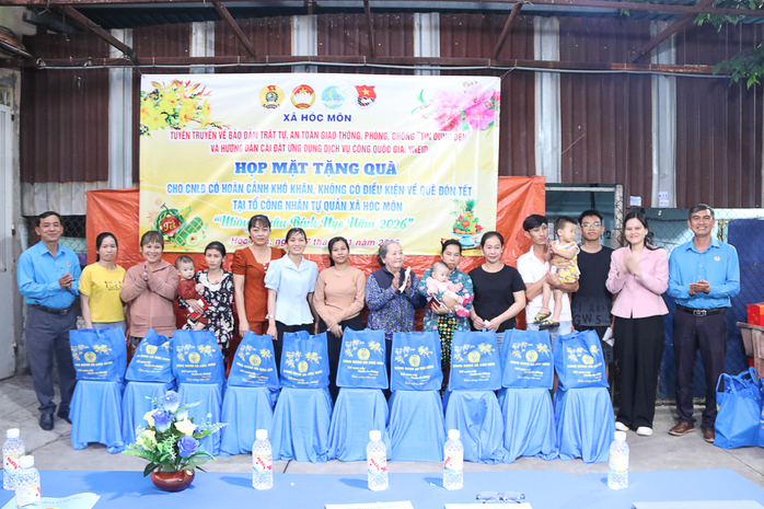 Vui Tết c&ugrave;ng c&ocirc;ng nh&acirc;n ở trọ - Ảnh 2.