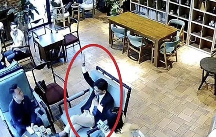 Xét xử tổng tài Nguyễn Văn Thiên vụ đánh chủ quán cà phê vì hút thuốc - Ảnh 2. Xét xử tổng tài Nguyễn Văn Thiên vụ đánh chủ quán cà phê vì hút thuốc - Ảnh 2.