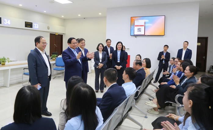 Thủ tướng Phạm Minh Ch&iacute;nh thăm Trung t&acirc;m h&agrave;nh ch&iacute;nh c&ocirc;ng tỉnh Quảng Ninh năm 2026 - Ảnh 2.