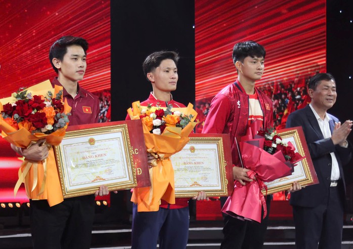 "Đ&igrave;nh Bắc - Văn B&igrave;nh - Quốc Cường&rdquo; n&oacute;i g&igrave; về h&igrave;nh mẫu bạn g&aacute;i - Ảnh 4.