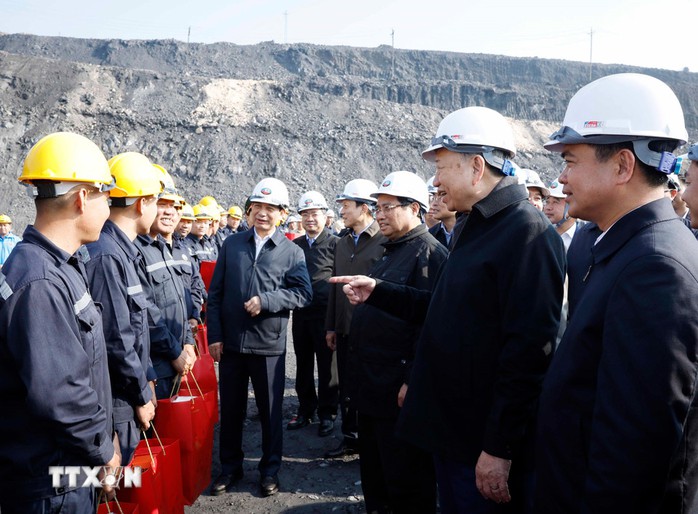 Tổng B&iacute; thư T&ocirc; L&acirc;m gặp mặt, ch&uacute;c Tết c&ocirc;ng nh&acirc;n ng&agrave;nh Than tại Quảng Ninh - Ảnh 1.