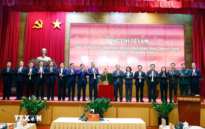 Tổng Bí thư Tô Lâm và Thủ tướng Phạm minh chính làm việc với Tỉnh ủy Quảng Ninh - Ảnh 3. Tổng Bí thư Tô Lâm và Thủ tướng Phạm minh chính làm việc với Tỉnh ủy Quảng Ninh - Ảnh 3.