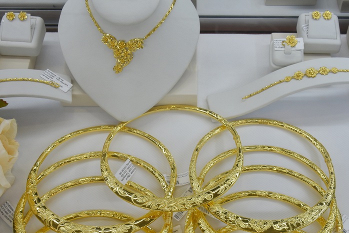 Gi&aacute; v&agrave;ng h&ocirc;m nay 28-1: Gi&aacute; v&agrave;ng thế giới tăng hơn 170 USD - Ảnh 1.