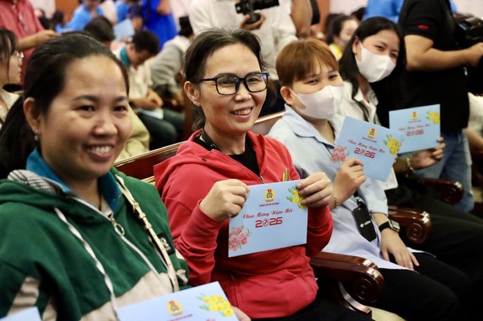 B&iacute; thư Trần Lưu Quang động vi&ecirc;n người lao động trước thềm Tết Nguy&ecirc;n đ&aacute;n - Ảnh 6.