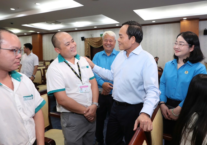 B&iacute; thư Trần Lưu Quang động vi&ecirc;n người lao động trước thềm Tết Nguy&ecirc;n đ&aacute;n - Ảnh 1.