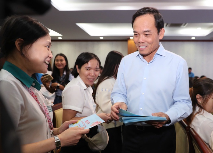 B&iacute; thư Trần Lưu Quang động vi&ecirc;n người lao động trước thềm Tết Nguy&ecirc;n đ&aacute;n - Ảnh 4.