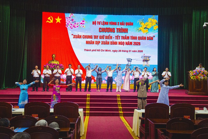 Ấm &aacute;p chương tr&igrave;nh "Xu&acirc;n chung tay giữ biển &ndash; Tết thắm t&igrave;nh qu&acirc;n d&acirc;n" - Ảnh 1.