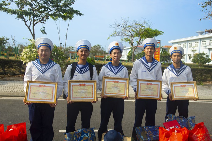 Hơn 500 qu&acirc;n nh&acirc;n V&ugrave;ng 2 Hải qu&acirc;n ho&agrave;n th&agrave;nh nghĩa vụ qu&acirc;n sự năm 2026 - Ảnh 1.