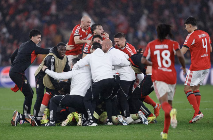 Thủ m&ocirc;n lập si&ecirc;u phẩm, Benfica quật ng&atilde; Real Madrid đoạt v&eacute; play-off - Ảnh 8.