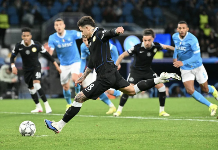 Chelsea ngược dòng kỳ vĩ, Napoli ngậm ngùi dừng bước Champions League - Ảnh 1.