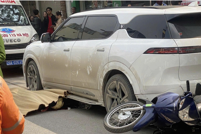 Tai nạn &ocirc; t&ocirc; l&agrave;m 2 người phụ nữ thương vong tại phố Kh&acirc;m Thi&ecirc;n , H&agrave; Nội - Ảnh 2.