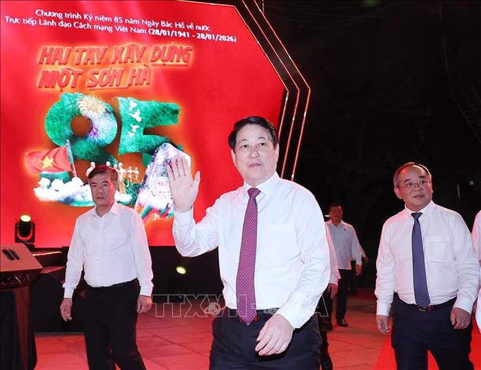 Cầu truyền h&igrave;nh "Hai tay x&acirc;y dựng một sơn h&agrave;" - Ảnh 1.